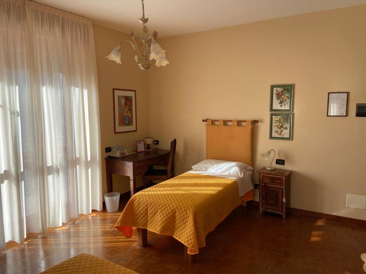 La Via Del Sole Bed & Breakfast Susa Bagian luar foto